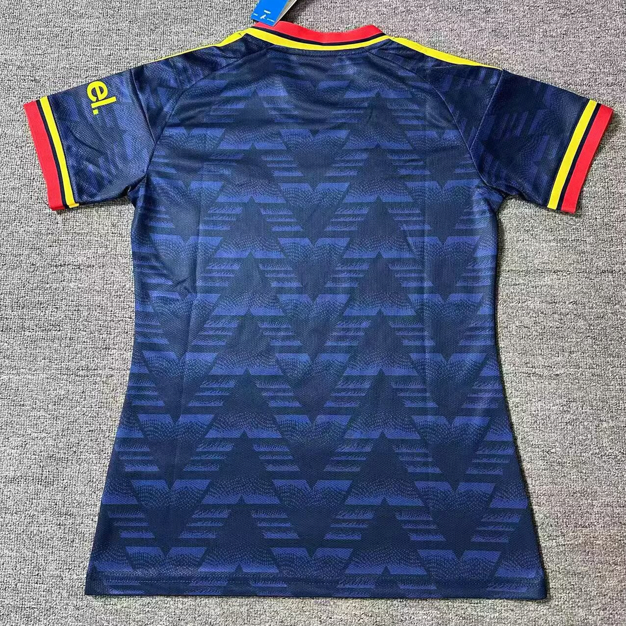 Camisa Arsenal II 2026/27 – Feminina – Versão Torcedor - Imagem 2