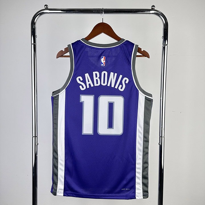 Regata NBA Sacramento Kings – Sabonis #10 – Away – 2023/24 – Roxa – Masculina – Imagem 2