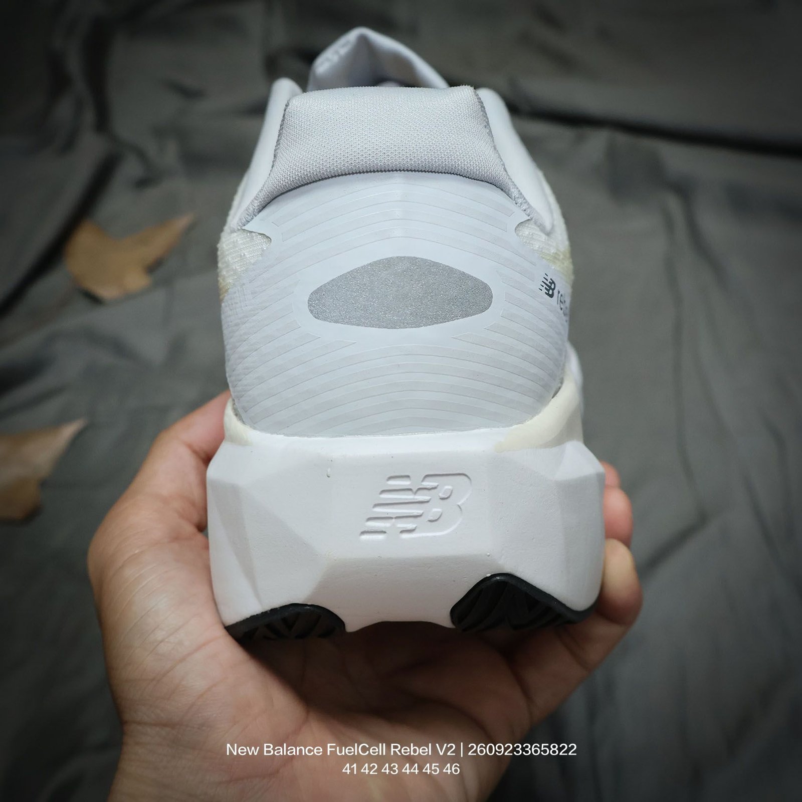 Tênis New Balance FuelCell Rebel V2 - Imagem 4