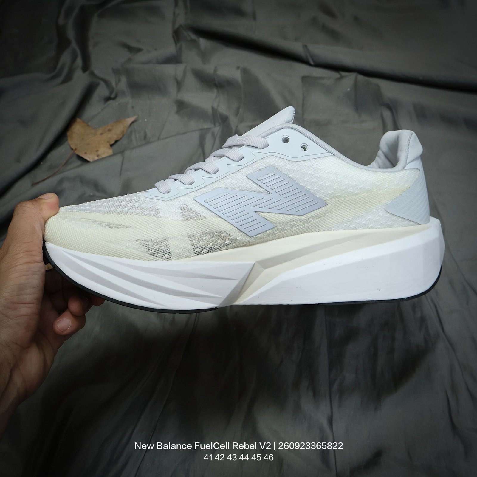 Tênis New Balance FuelCell Rebel V2 - Imagem 3