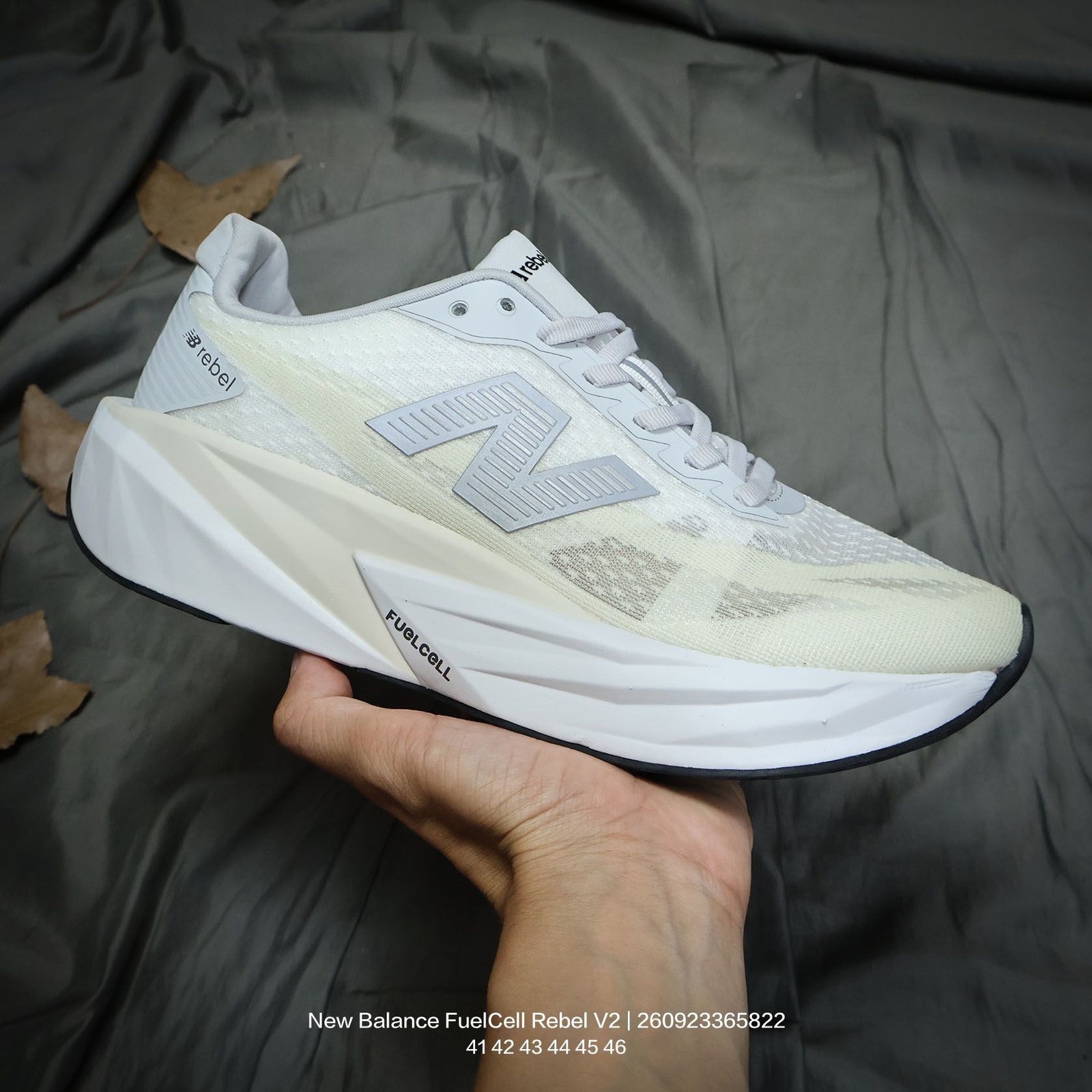 Tênis New Balance FuelCell Rebel V2