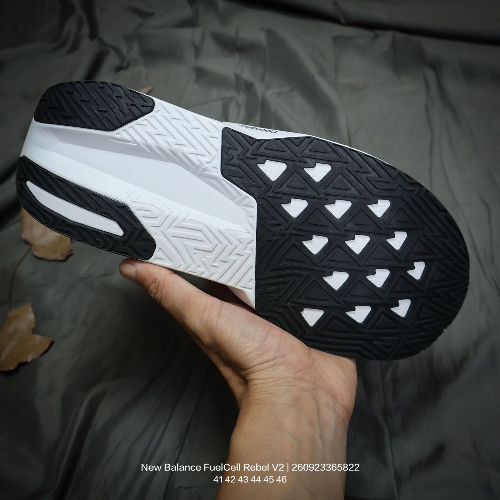 Tênis New Balance FuelCell Rebel V2 - Imagem 5