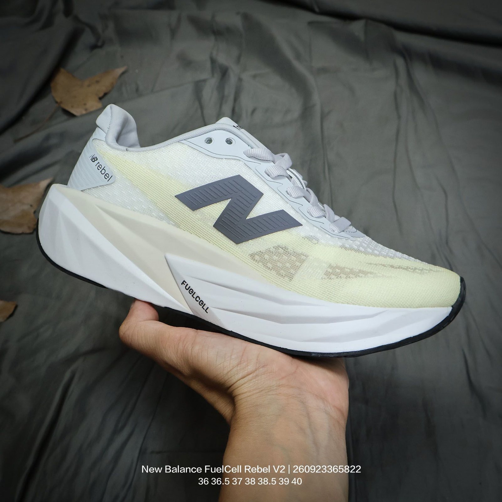 Tênis New Balance FuelCell Rebel V2