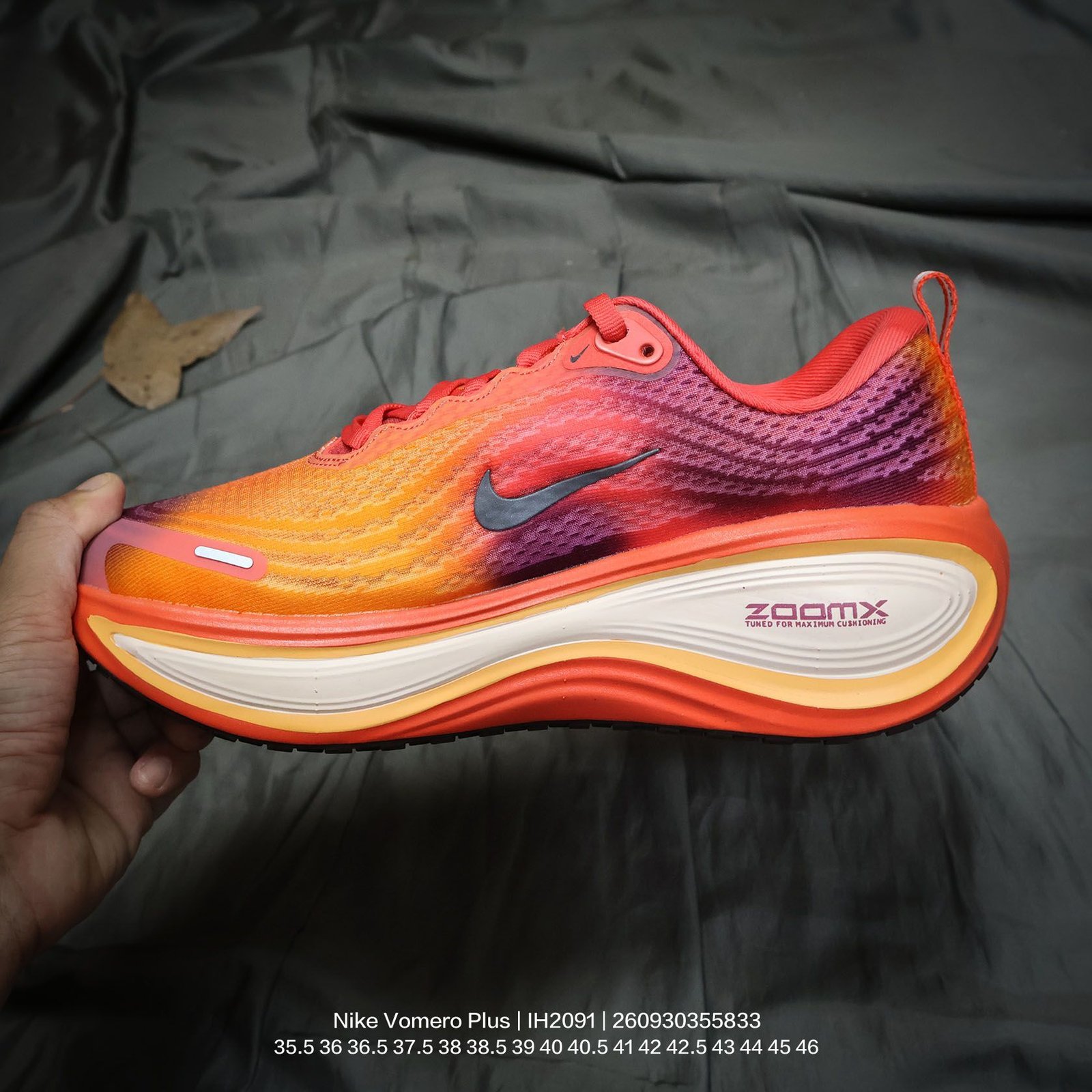 Tênis Nike Vomero Plus - Imagem 3