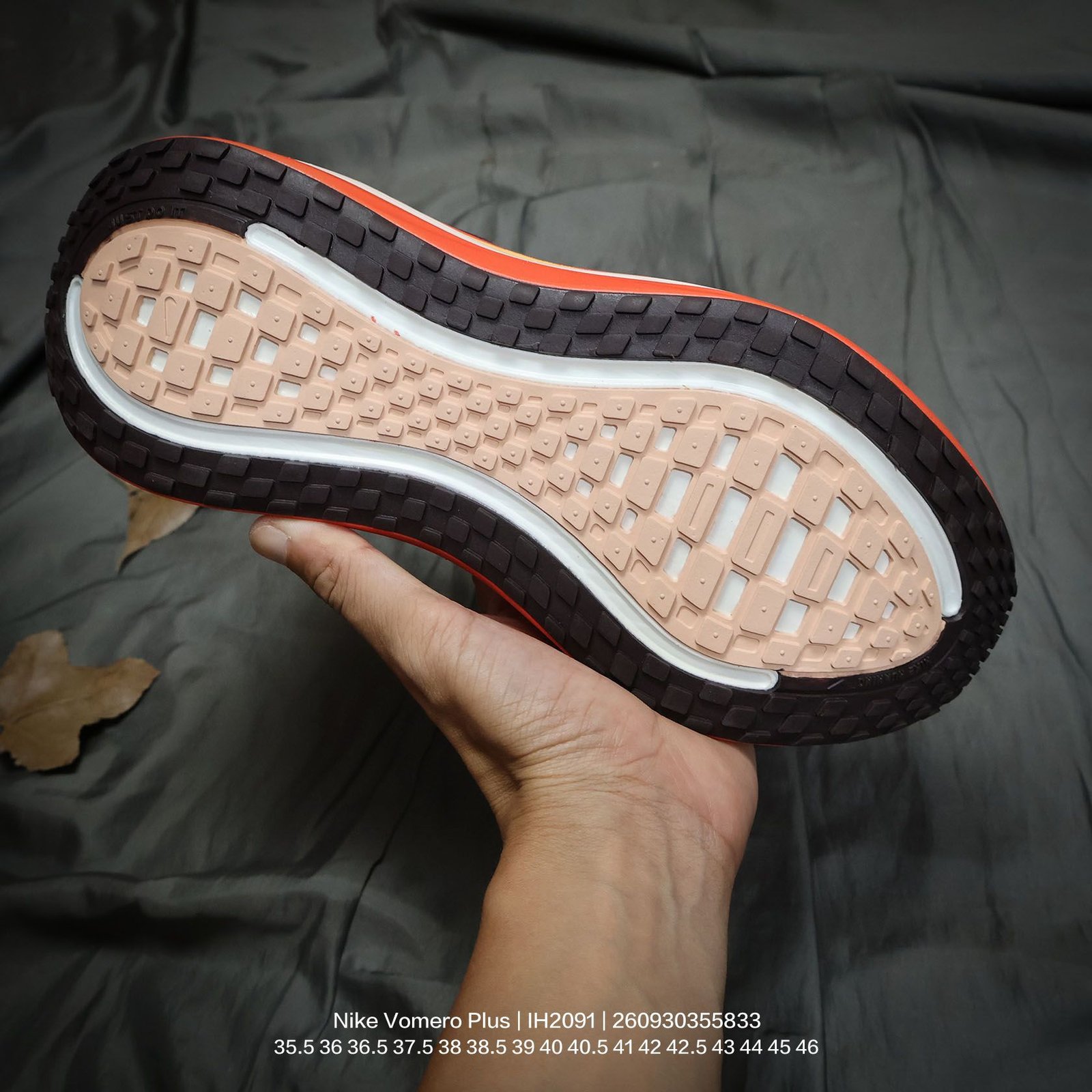 Tênis Nike Vomero Plus - Imagem 5