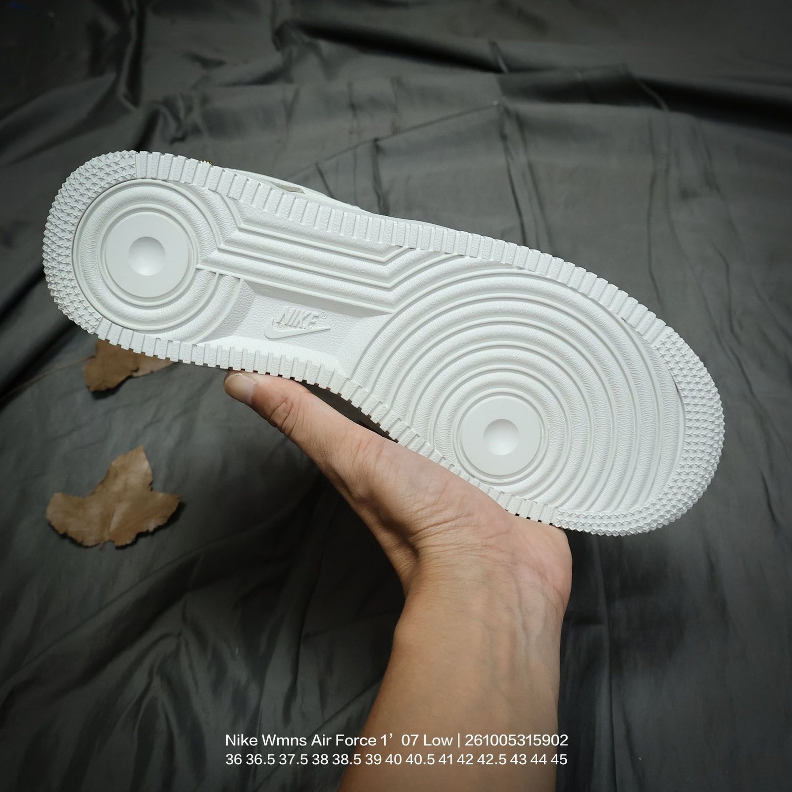 Tênis Nike Wmns Air Force 1 - Imagem 5