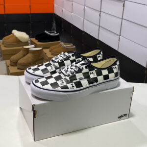 Tênis Vans Authentic 44