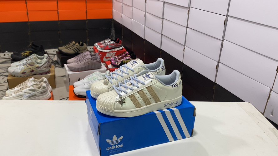 Tênis Adidas SUPERSTAR