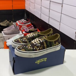 Tênis Vans Authentic 44