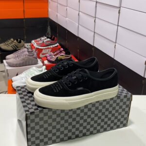 Tênis Vans Authentic 44